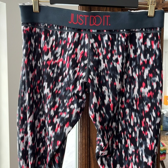 NIKE DRI-FIT | “Just Do It” cropped pants - Picture 3 of 6